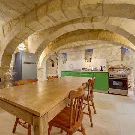 Ta Karmenu - An 800 Year Old Modernized Studio, Walking Distance To Mdina بيت ضيافة